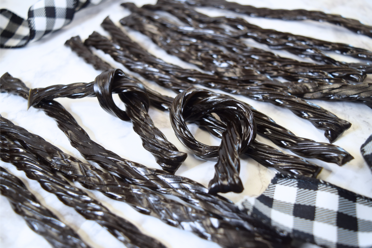 Licorice Twists-Red or Black – Len Libby Candies