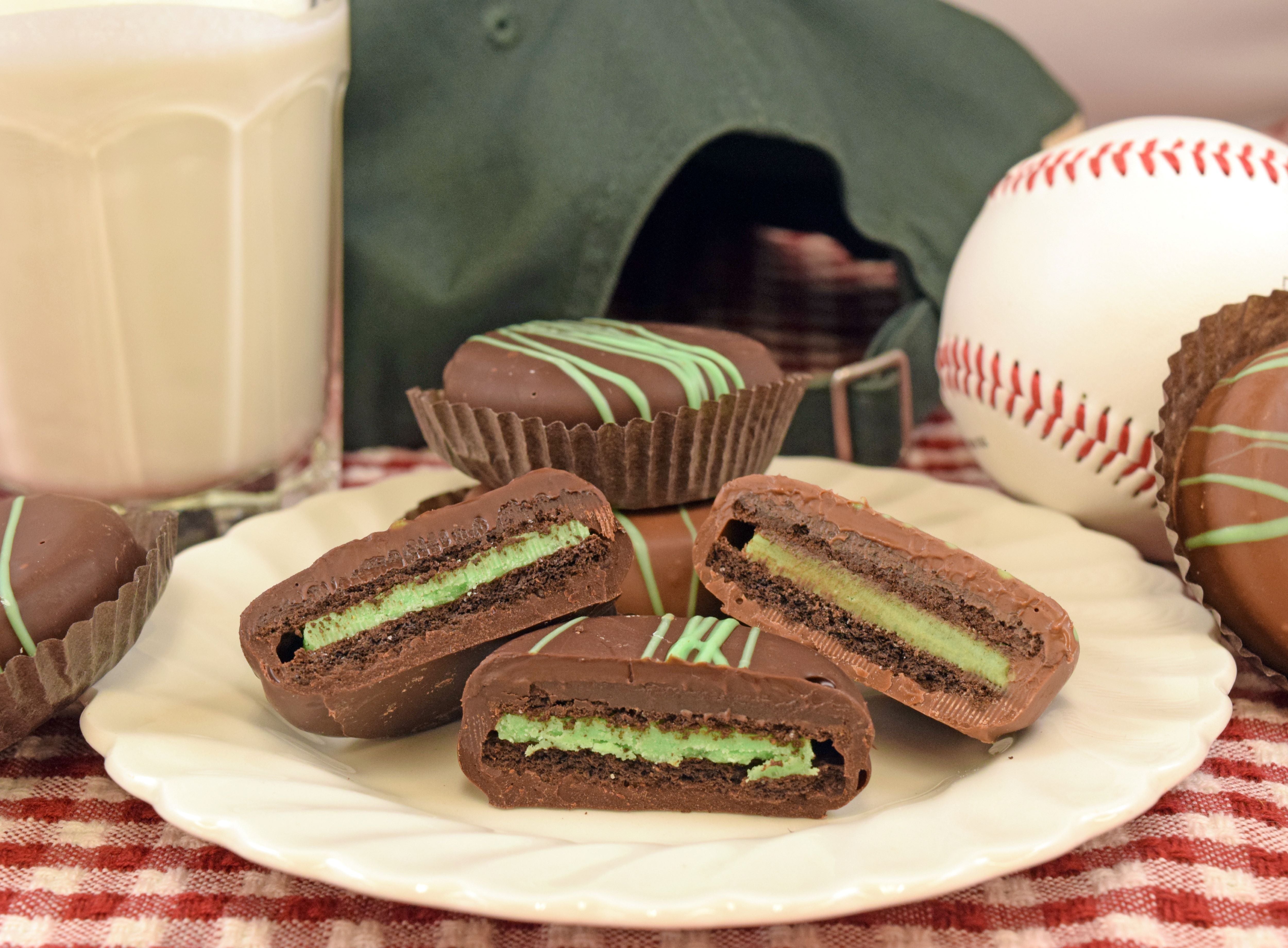 Chocolate Dipped Mint Oreos