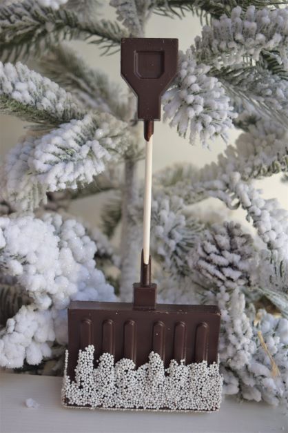 Maine Snow Shovel